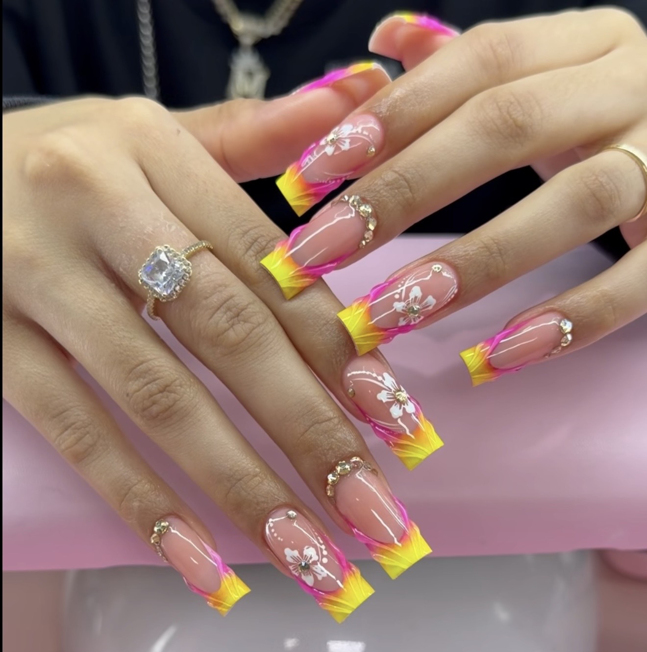 Oasis Nail Spa logo
